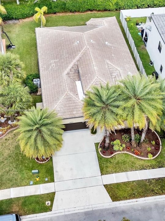 En Venta: $699,000 (4 camas, 2 baños, 2180 Pies cuadrados)