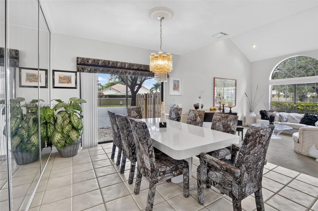 En Venta: $843,000 (4 camas, 3 baños, 2524 Pies cuadrados)