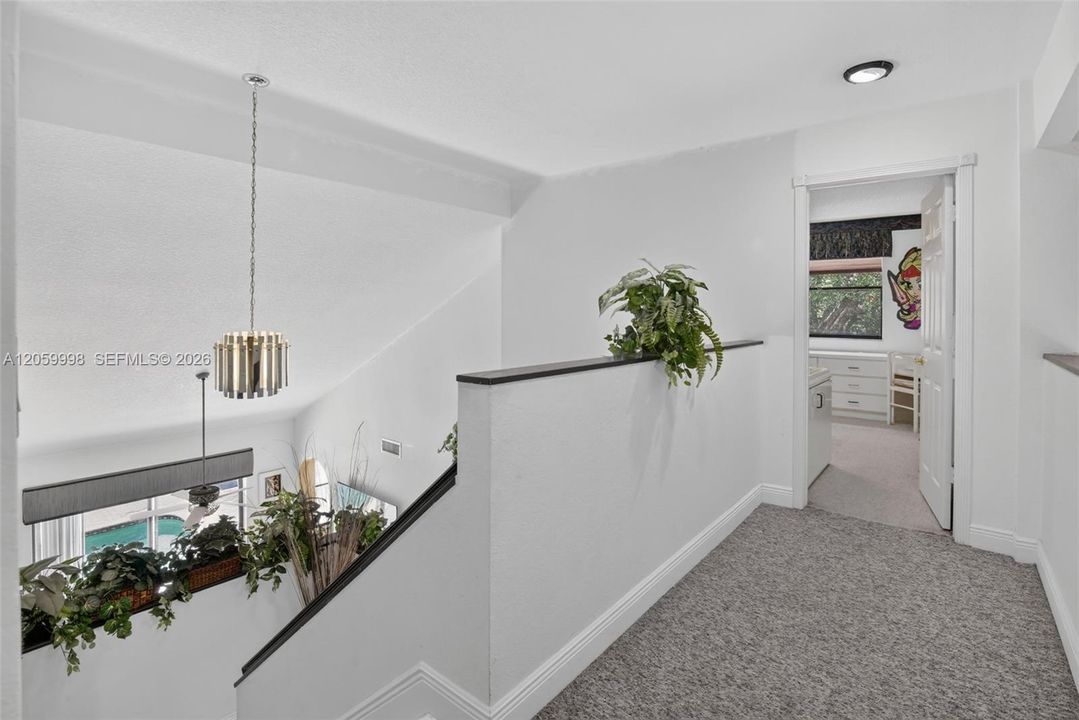 En Venta: $843,000 (4 camas, 3 baños, 2524 Pies cuadrados)