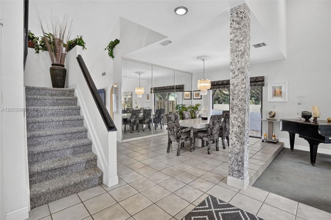 En Venta: $843,000 (4 camas, 3 baños, 2524 Pies cuadrados)