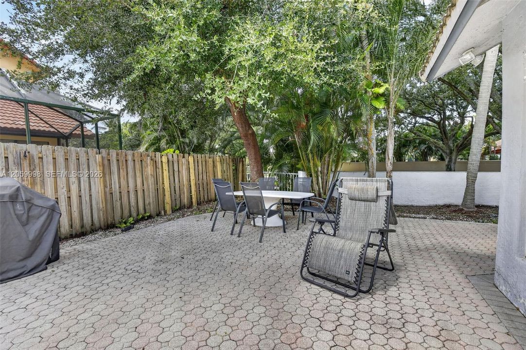 En Venta: $843,000 (4 camas, 3 baños, 2524 Pies cuadrados)