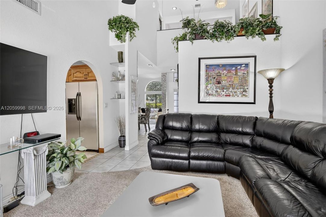 En Venta: $843,000 (4 camas, 3 baños, 2524 Pies cuadrados)