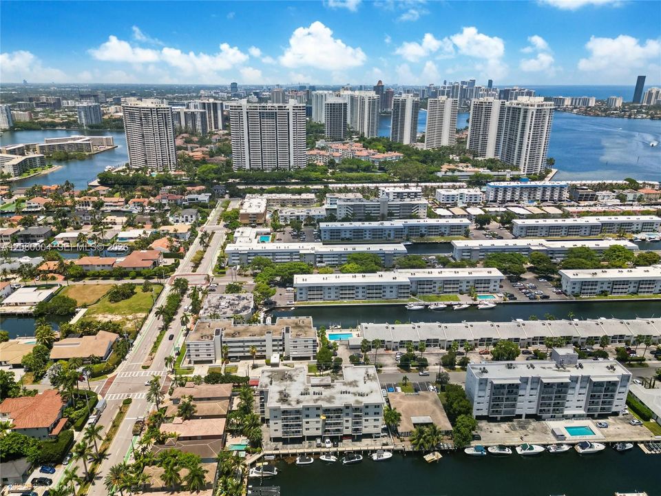 На продажу: $259,000 (1 спален, 1 ванн, 663 Квадратных фут)