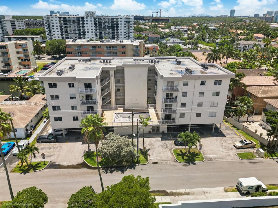 На продажу: $259,000 (1 спален, 1 ванн, 663 Квадратных фут)