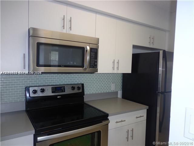 В аренду: $1,900 (1 спален, 1 ванн, 841 Квадратных фут)