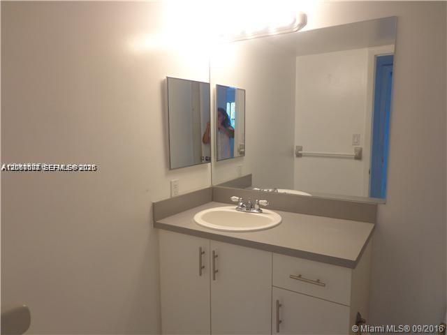 В аренду: $1,900 (1 спален, 1 ванн, 841 Квадратных фут)