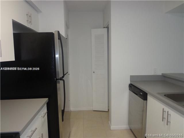 В аренду: $1,900 (1 спален, 1 ванн, 841 Квадратных фут)