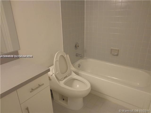 В аренду: $1,900 (1 спален, 1 ванн, 841 Квадратных фут)