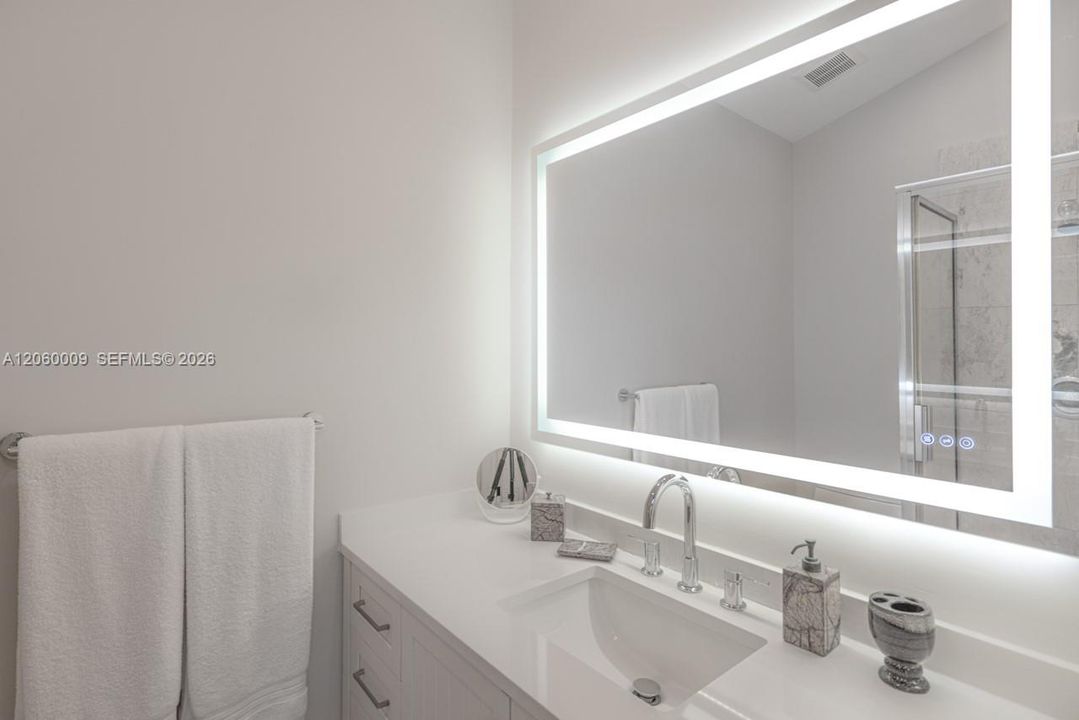 В аренду: $1,750 (1 спален, 1 ванн, 1050 Квадратных фут)