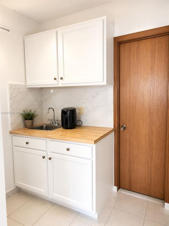 En Venta: $765,000 (3 camas, 2 baños, 1938 Pies cuadrados)