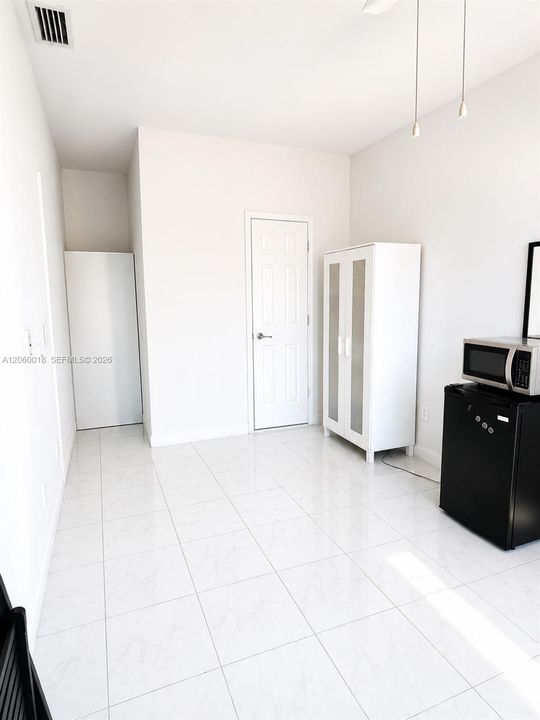 En Venta: $765,000 (3 camas, 2 baños, 1938 Pies cuadrados)
