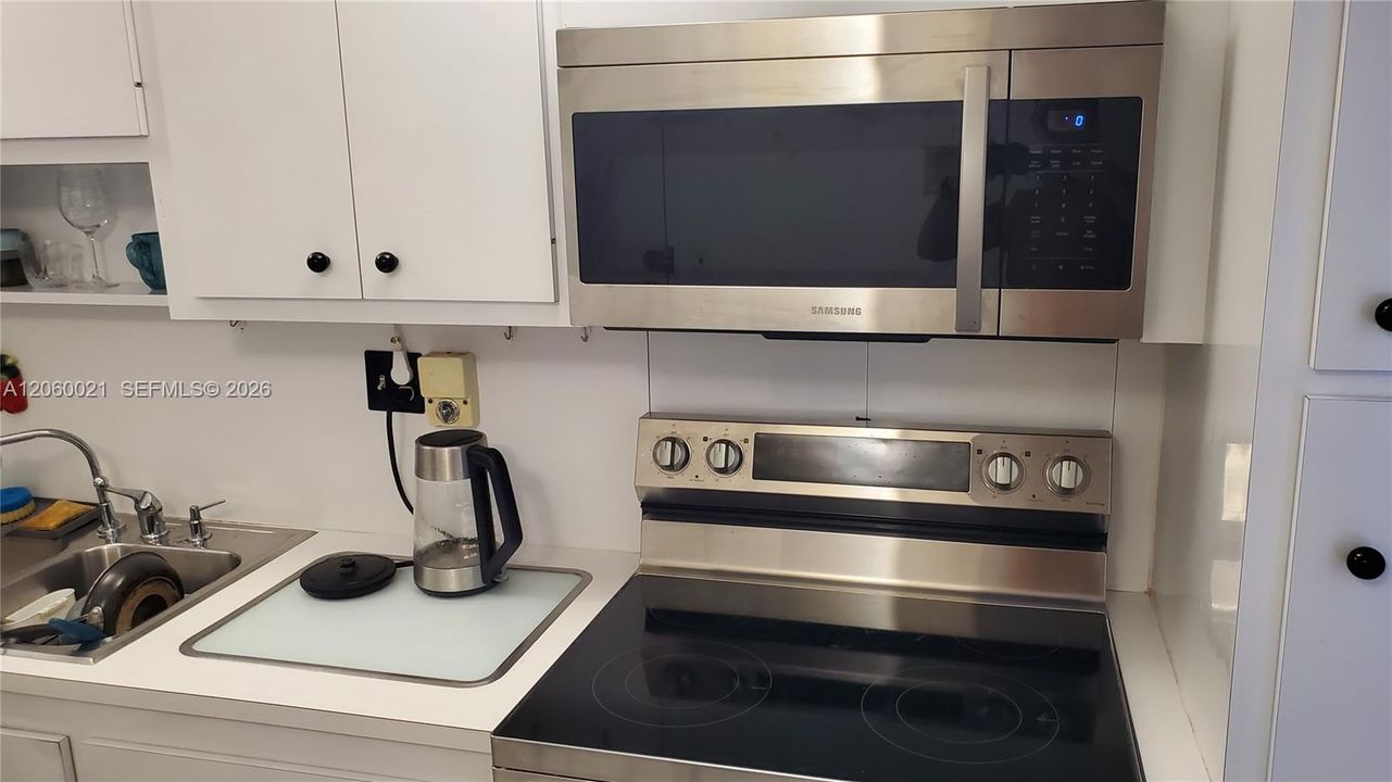 На продажу: $330,000 (2 спален, 2 ванн, 1100 Квадратных фут)