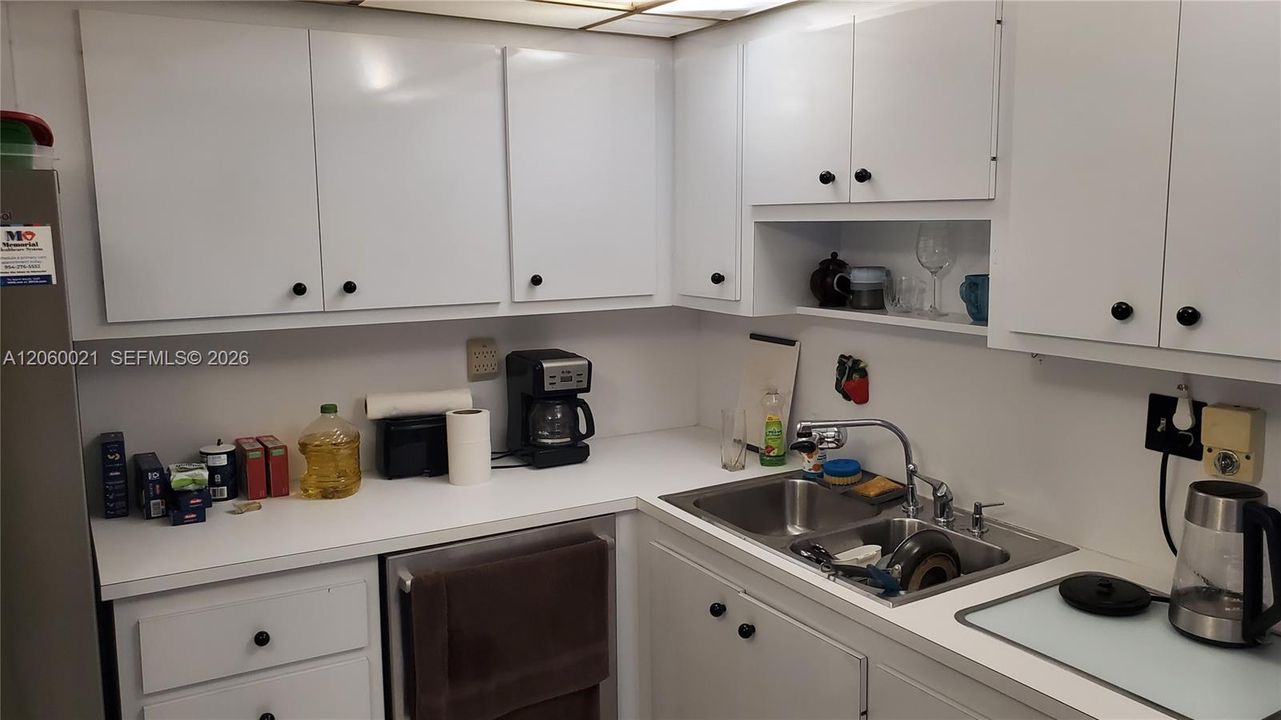 На продажу: $330,000 (2 спален, 2 ванн, 1100 Квадратных фут)