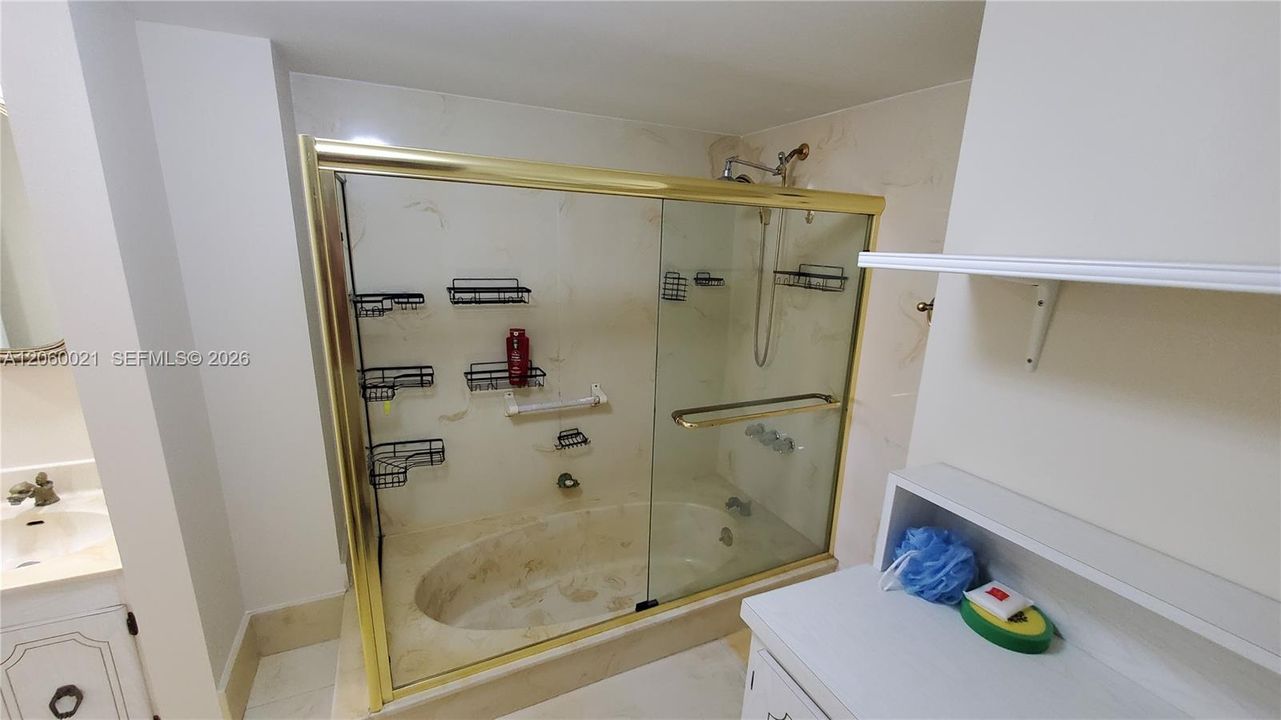 На продажу: $330,000 (2 спален, 2 ванн, 1100 Квадратных фут)