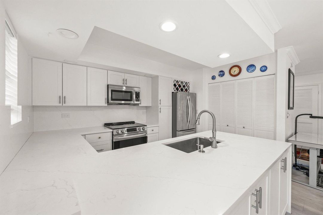 664 Forsyth Street - 23.jpg-SMALL