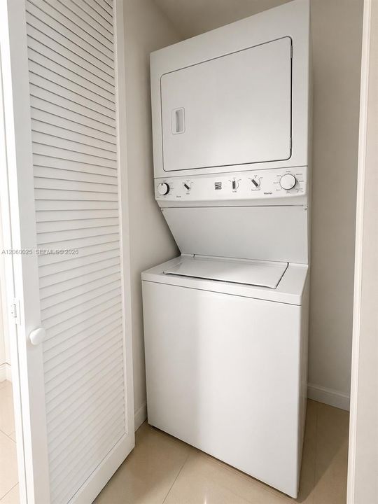 For Rent: $4,200 (2 beds, 2 baths, 1290 Square Feet)