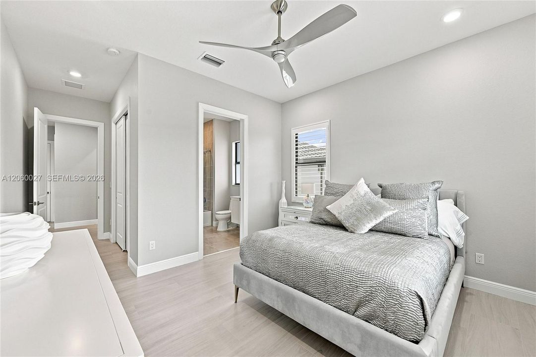 For Sale: $2,950,000 (5 beds, 5 baths, 5329 Square Feet)