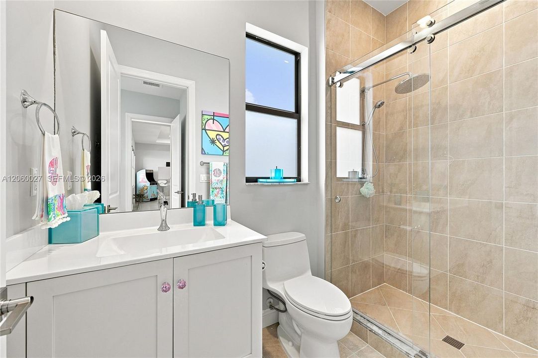 For Sale: $2,950,000 (5 beds, 5 baths, 5329 Square Feet)