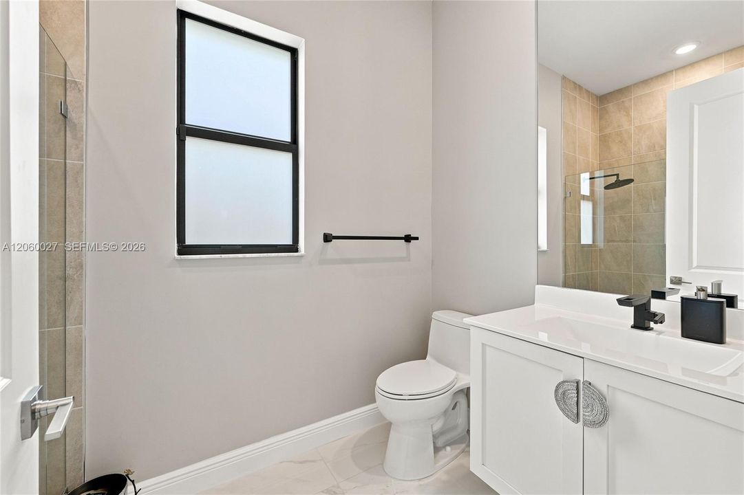 For Sale: $2,950,000 (5 beds, 5 baths, 5329 Square Feet)