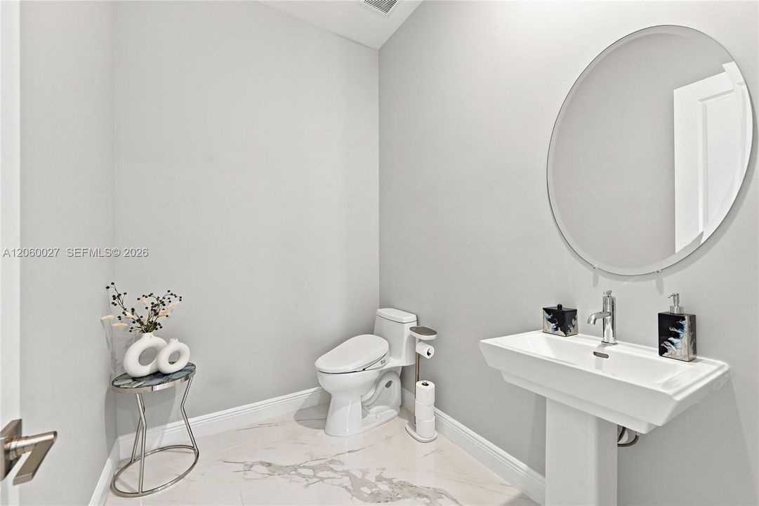 For Sale: $2,950,000 (5 beds, 5 baths, 5329 Square Feet)