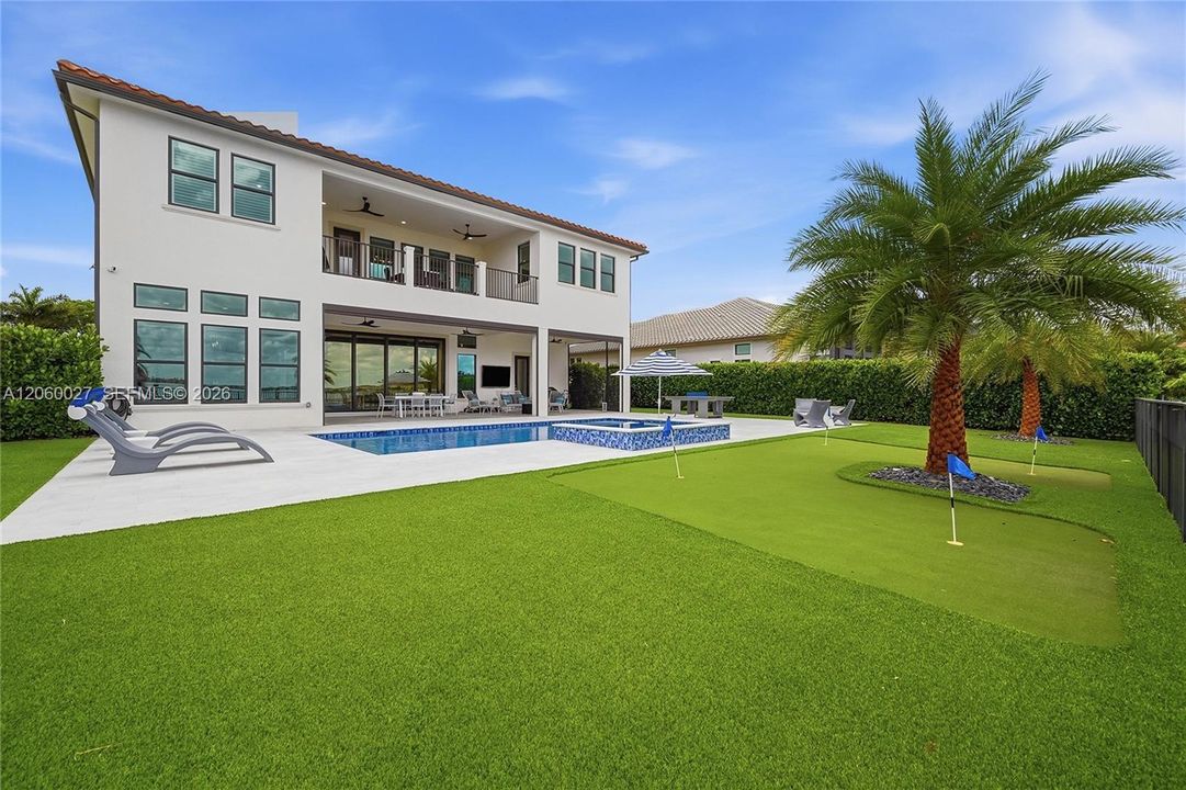 For Sale: $2,950,000 (5 beds, 5 baths, 5329 Square Feet)