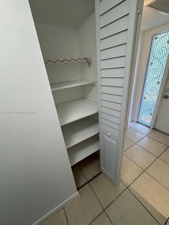 En Renta: $2,350 (2 camas, 2 baños, 1100 Pies cuadrados)