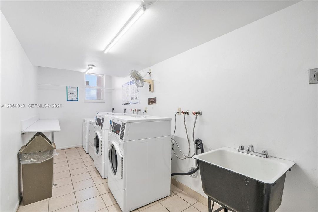 На продажу: $299,000 (1 спален, 2 ванн, 1300 Квадратных фут)
