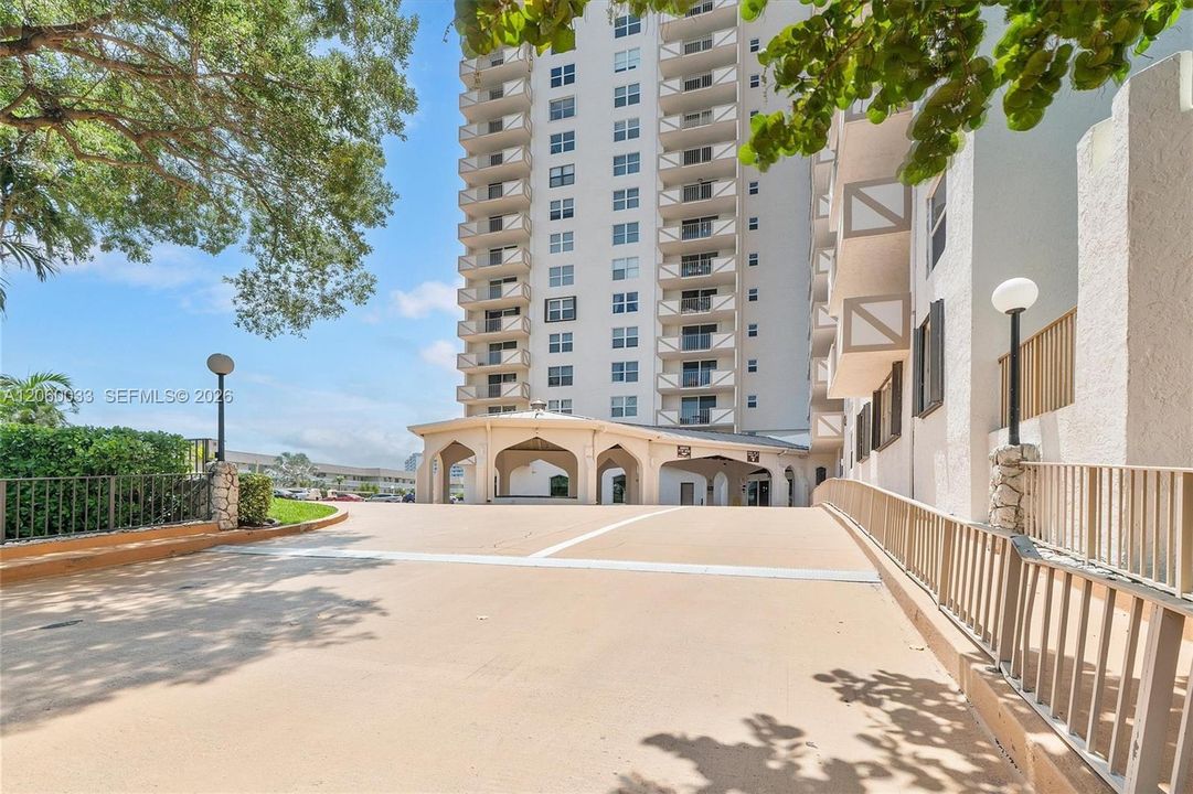 На продажу: $299,000 (1 спален, 2 ванн, 1300 Квадратных фут)