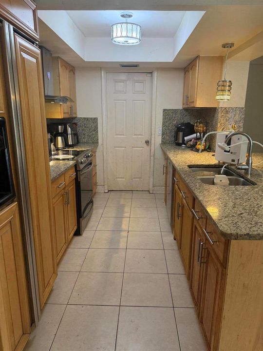 6739 KITCHEN