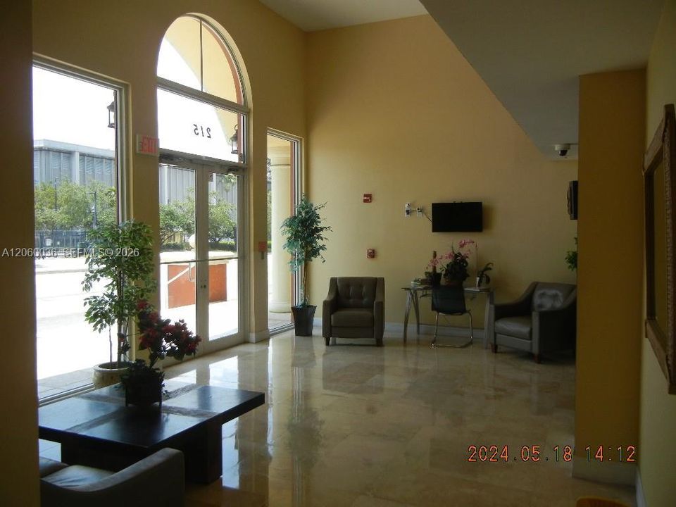 For Rent: $3,200 (2 beds, 2 baths, 920 Square Feet)