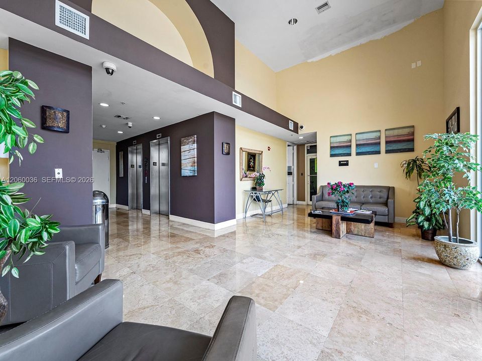 For Rent: $3,200 (2 beds, 2 baths, 920 Square Feet)