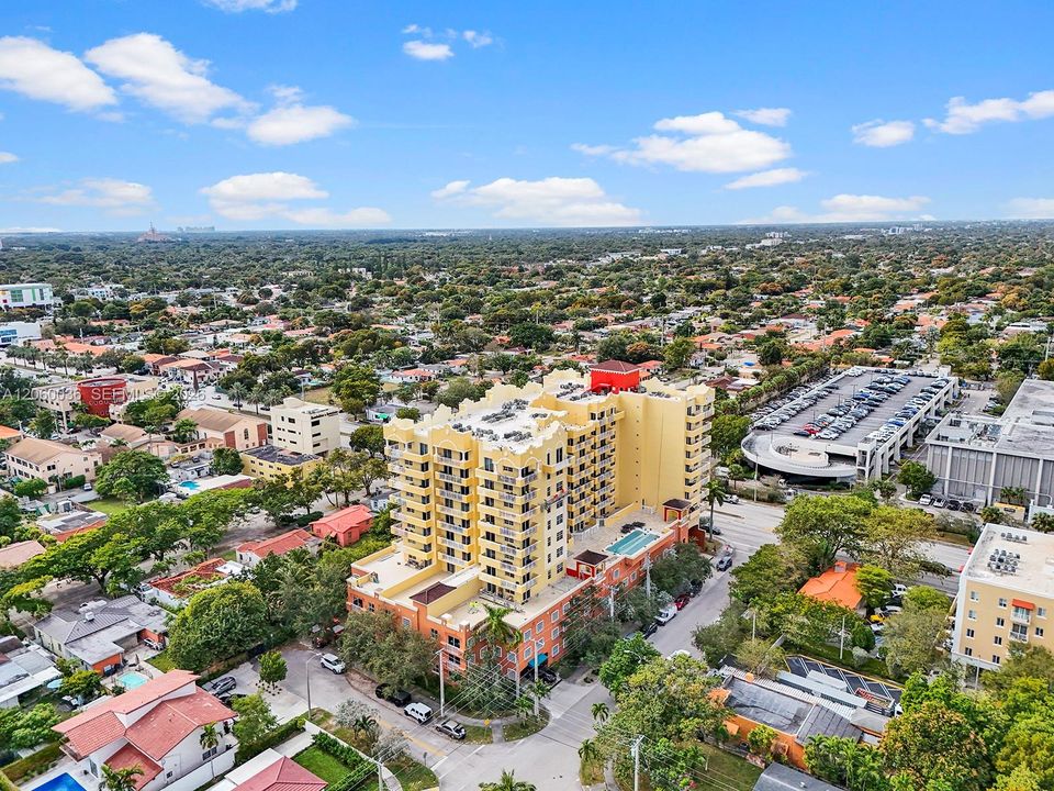 For Rent: $3,200 (2 beds, 2 baths, 920 Square Feet)