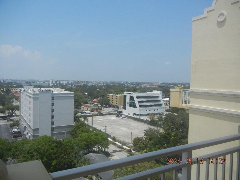 For Rent: $3,200 (2 beds, 2 baths, 920 Square Feet)