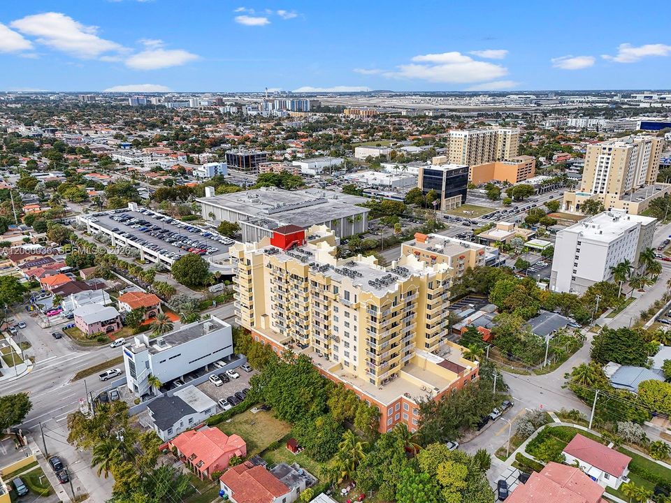For Rent: $3,200 (2 beds, 2 baths, 920 Square Feet)