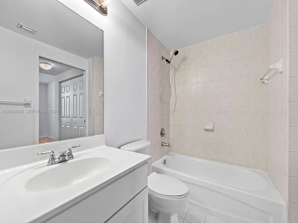 For Rent: $3,200 (2 beds, 2 baths, 920 Square Feet)