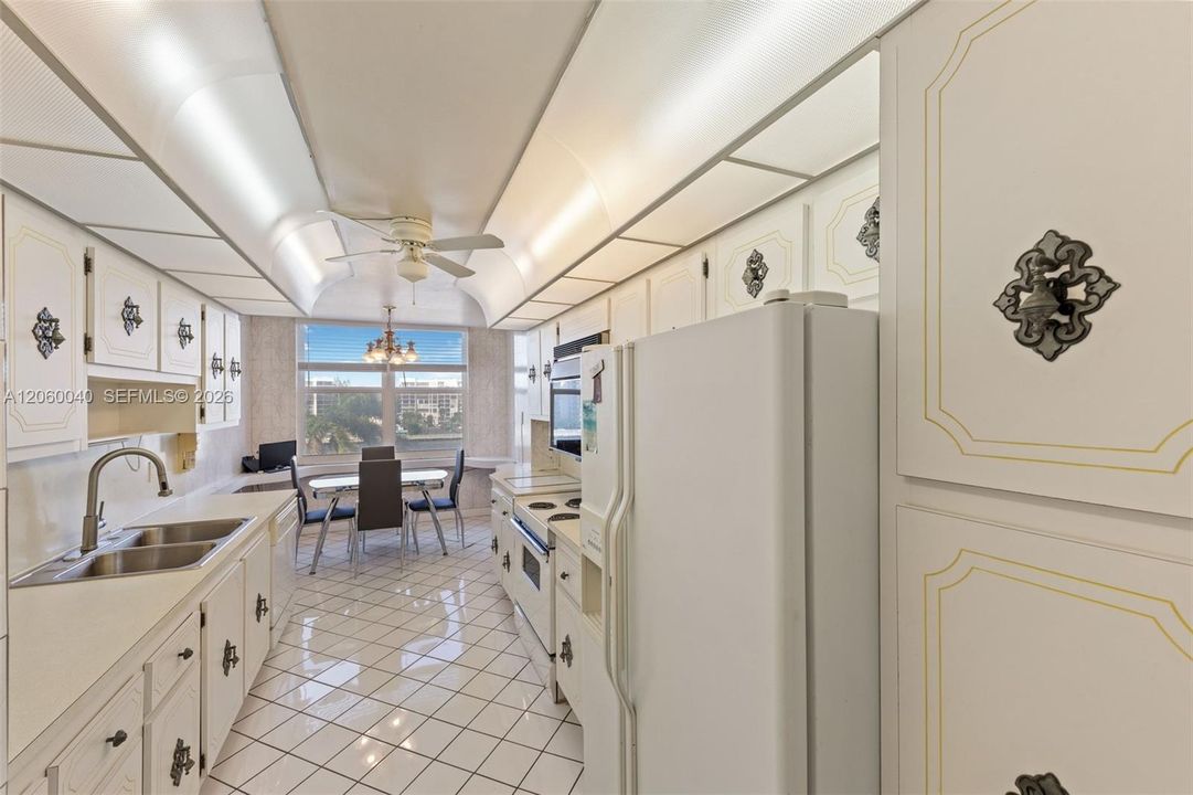 На продажу: $534,900 (2 спален, 2 ванн, 1768 Квадратных фут)