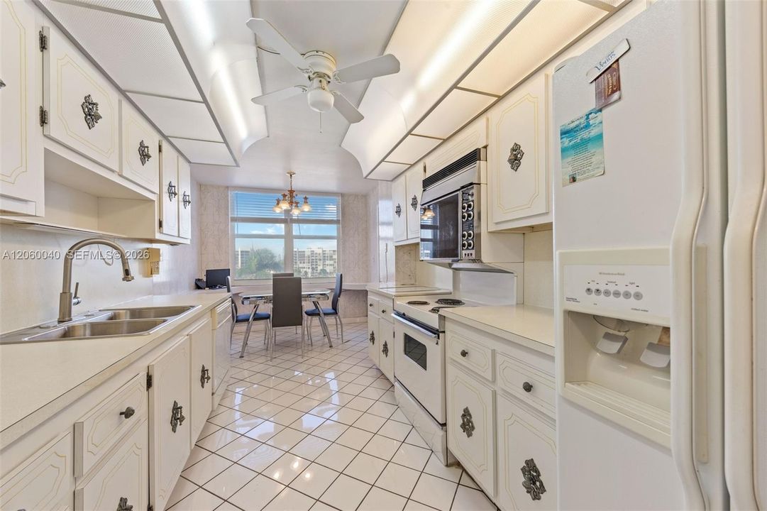На продажу: $534,900 (2 спален, 2 ванн, 1768 Квадратных фут)