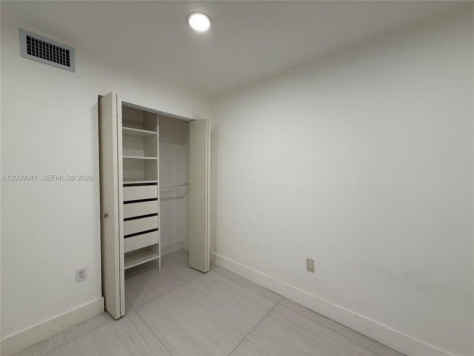 В аренду: $2,600 (2 спален, 2 ванн, 1000 Квадратных фут)