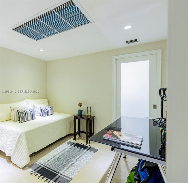 For Sale: $1,490,000 (2 beds, 2 baths, 2324 Square Feet)
