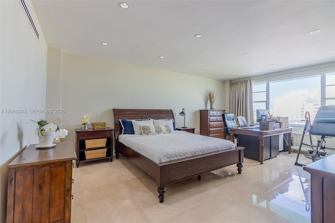 For Sale: $1,490,000 (2 beds, 2 baths, 2324 Square Feet)