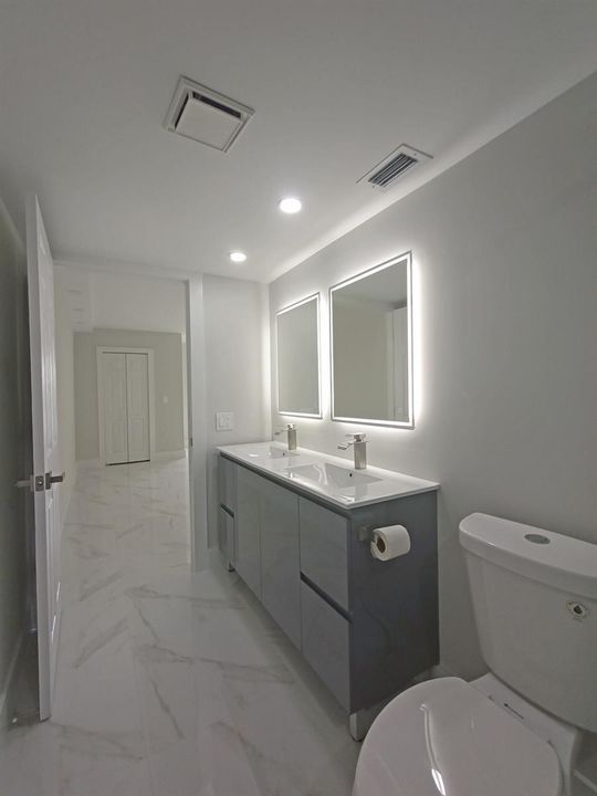 Master Vanity 2