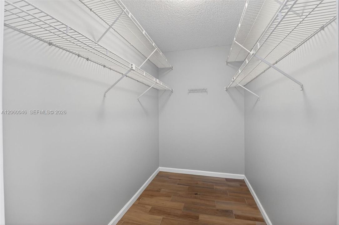 В аренду: $4,750 (4 спален, 2 ванн, 2279 Квадратных фут)