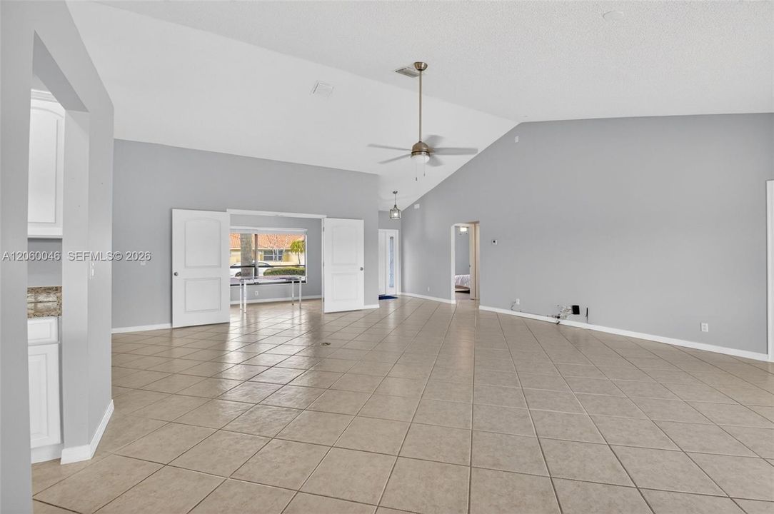 В аренду: $4,750 (4 спален, 2 ванн, 2279 Квадратных фут)