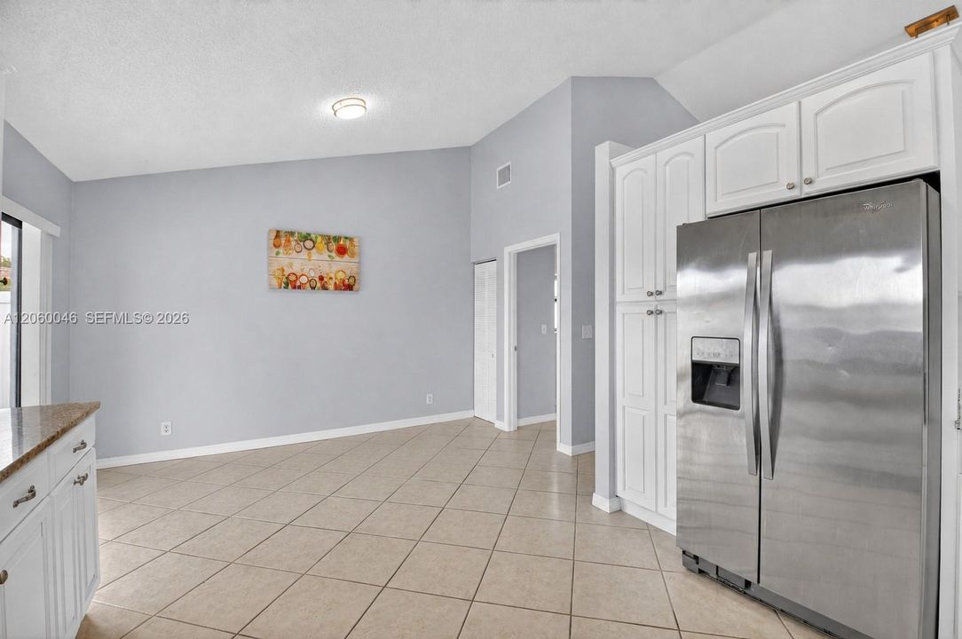 В аренду: $4,750 (4 спален, 2 ванн, 2279 Квадратных фут)