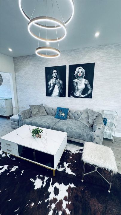 В аренду: $4,500 (2 спален, 1 ванн, 1250 Квадратных фут)