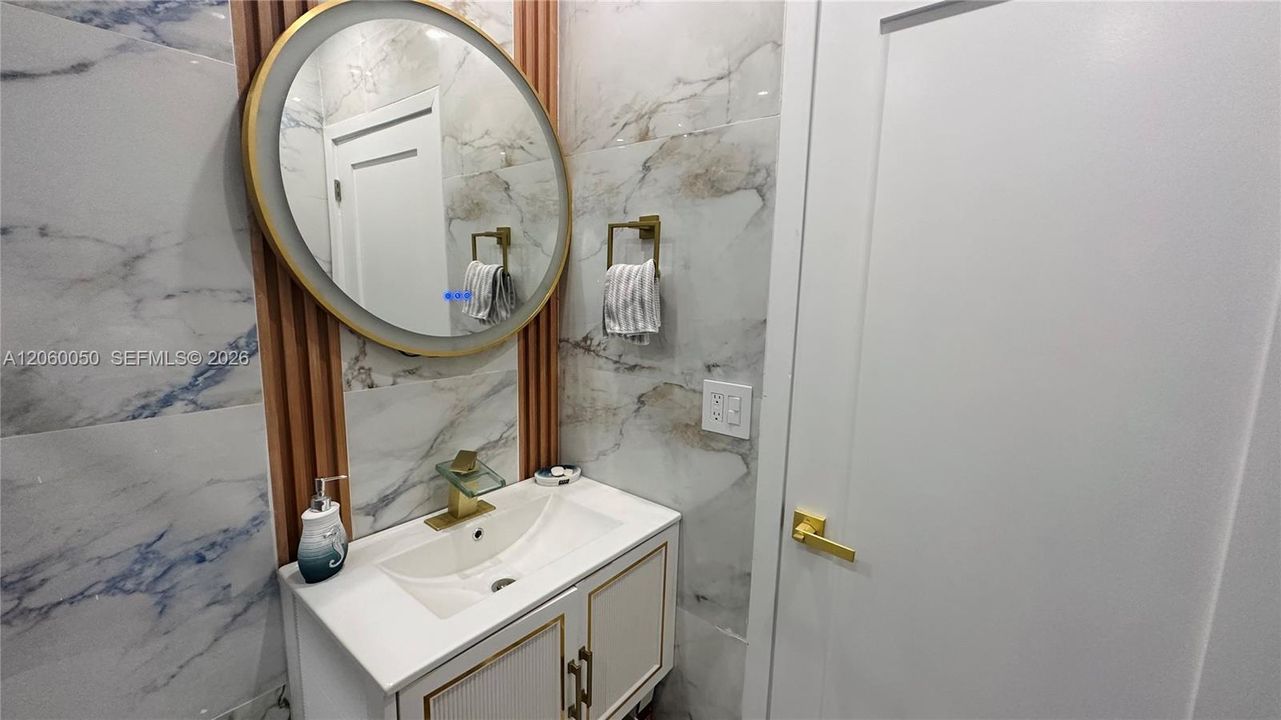 В аренду: $4,500 (2 спален, 1 ванн, 1250 Квадратных фут)