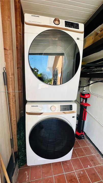 В аренду: $4,500 (2 спален, 1 ванн, 1250 Квадратных фут)