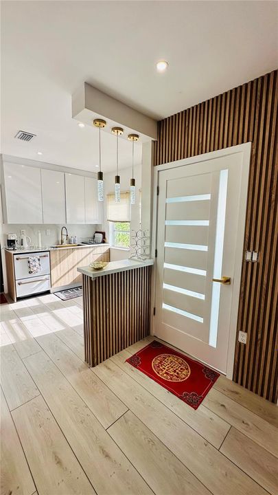 В аренду: $4,500 (2 спален, 1 ванн, 1250 Квадратных фут)