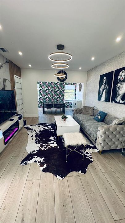 В аренду: $4,500 (2 спален, 1 ванн, 1250 Квадратных фут)
