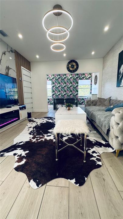 В аренду: $4,500 (2 спален, 1 ванн, 1250 Квадратных фут)